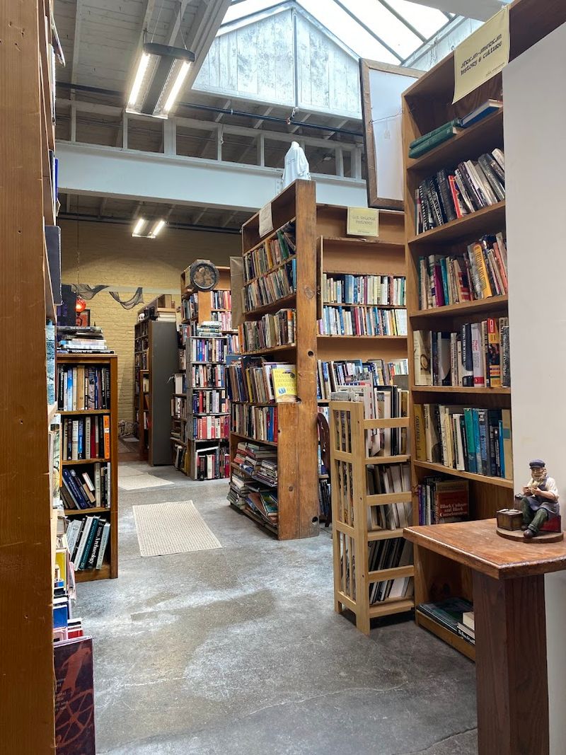 Two Floors That Reward Slow Browsing Two Floors That Reward Slow Browsing