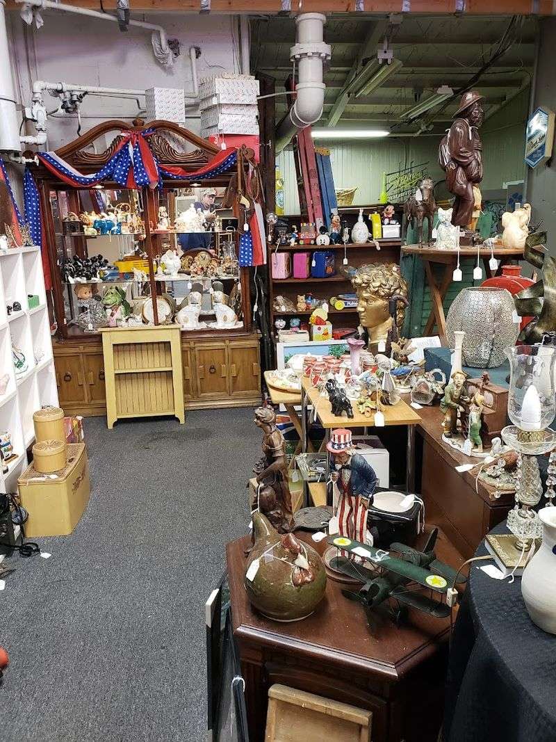 Vintage Toys, Comics, and the Nostalgia Factor That Hits Hard