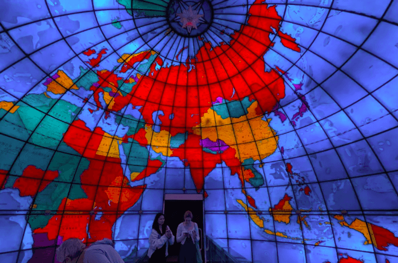 What It Actually Feels Like to Walk Inside a Globe What It Actually Feels Like to Walk Inside a Globe