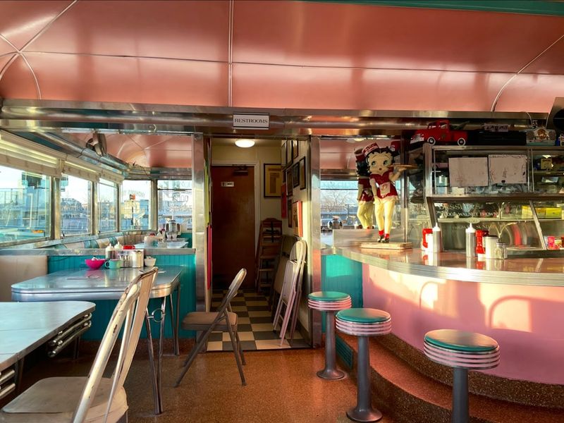 What Makes Kelly's Worth the Trip From Boston What Makes Kelly's Worth the Trip From Boston