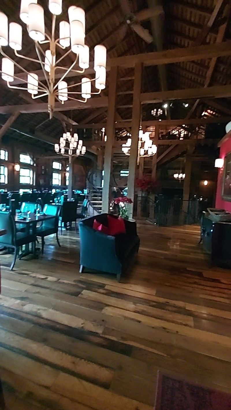 What Those Vaulted Ceilings Actually Do to a Room