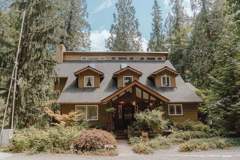 What the Main Lodge Offers Guests What the Main Lodge Offers Guests