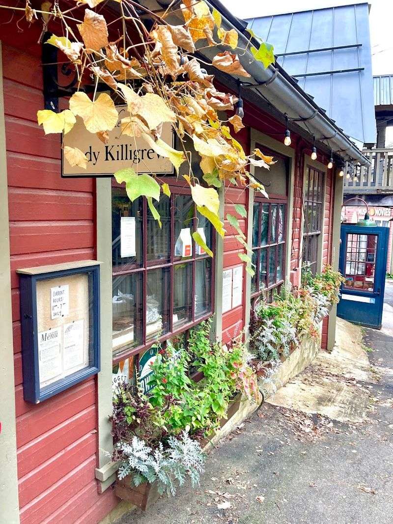 Where Exactly This Bookstore Lives Where Exactly This Bookstore Lives
