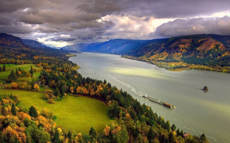 Where the Gorge Begins: Location and First Impressions