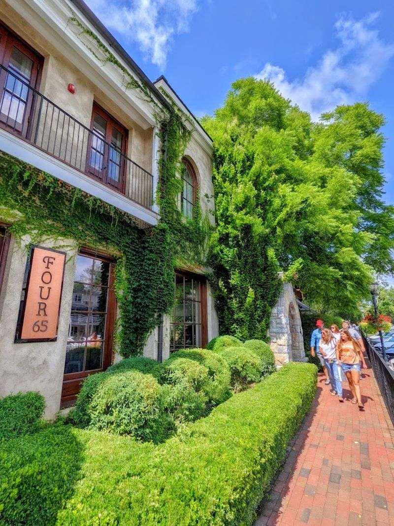 Where to Stay: From Historic Inns to Cozy Cabins