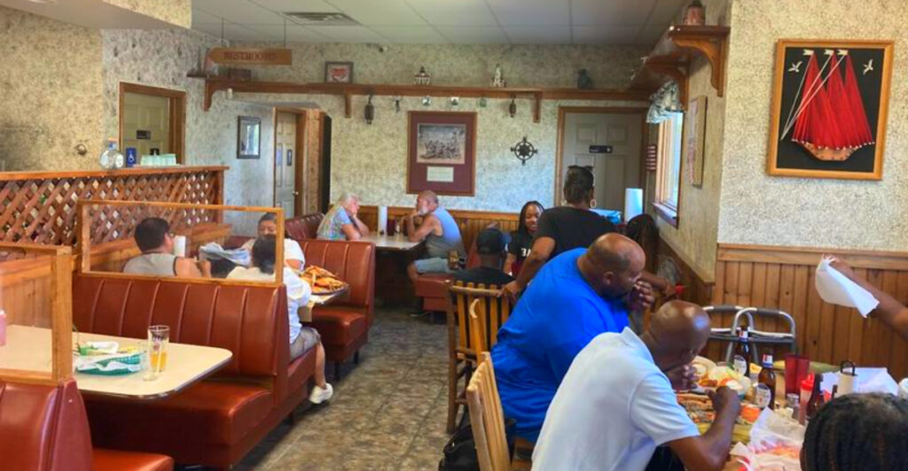 Why Seafood Lovers Keep Returning to This Delaware Crab House Near the Marina