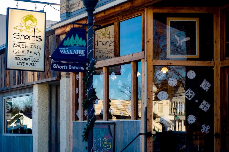 Why Short's Bellaire Pub Keeps Drawing People Back Why Short's Bellaire Pub Keeps Drawing People Back