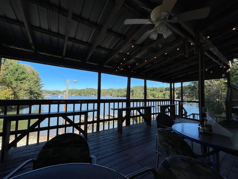 Why This North Carolina Waterfront Spot Earns Its Reputation