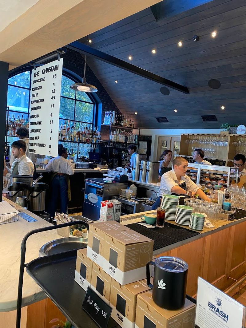 Why This Restaurant Keeps Drawing People Back