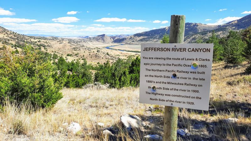 Wildlife, Fishing, and the Jefferson River Connection Wildlife, Fishing, and the Jefferson River Connection