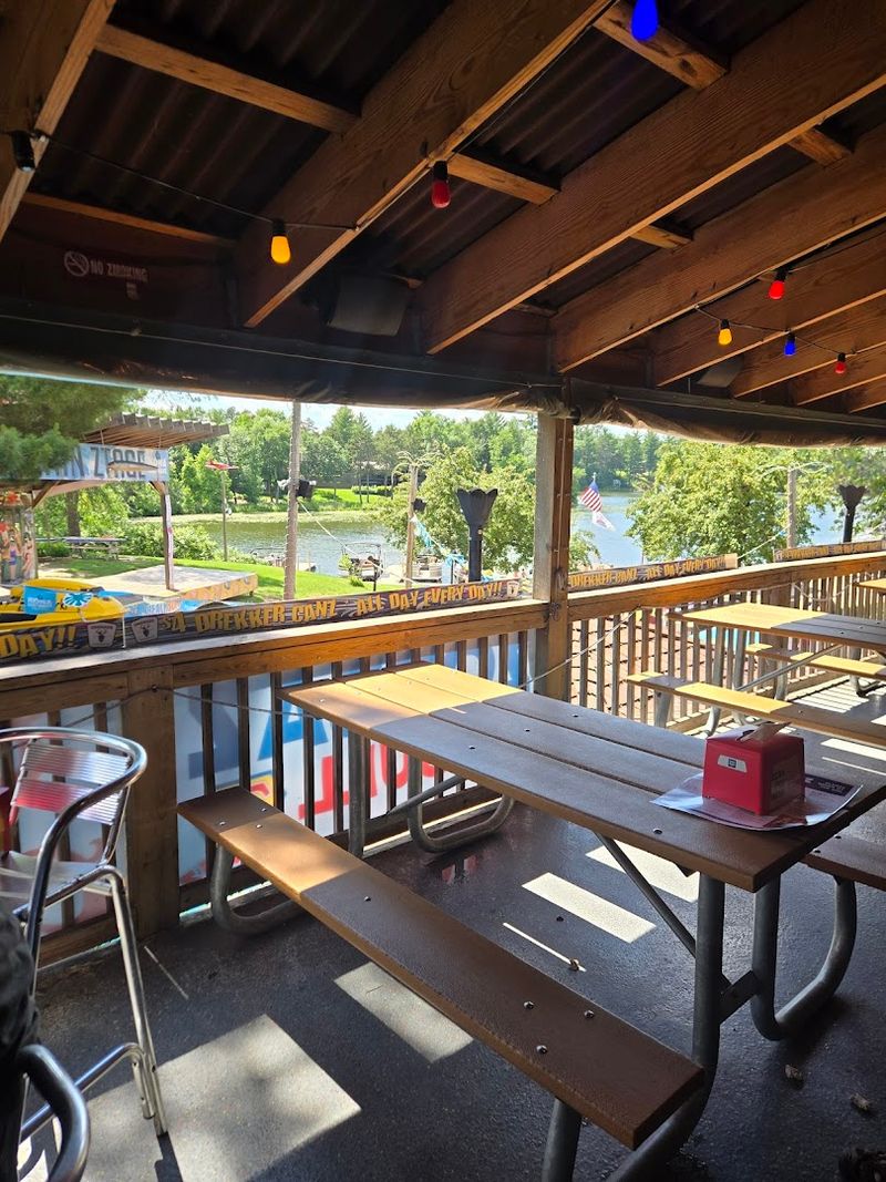 Zorbaz on Gull Lake – Lake Shore (Gull Lake)