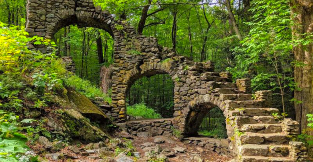 10 Creepy Places in New Hampshire That Will Send Chills Down Your Spine