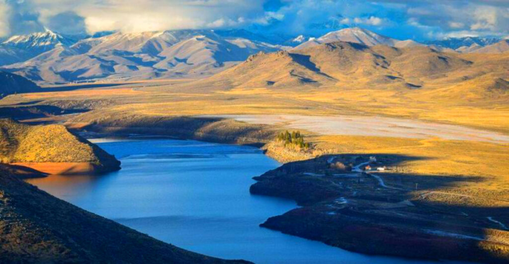10 Scenic Idaho Rivers That Reward Rockhounds With Agates, Jasper, And Hidden Gold