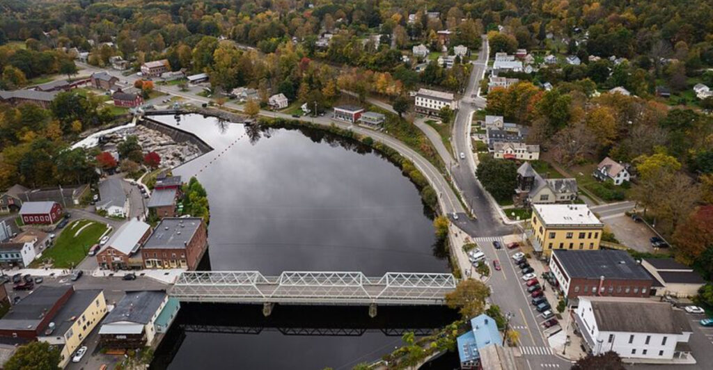 12 Hidden U.S. Towns Locals Don’t Want Tourists to Find