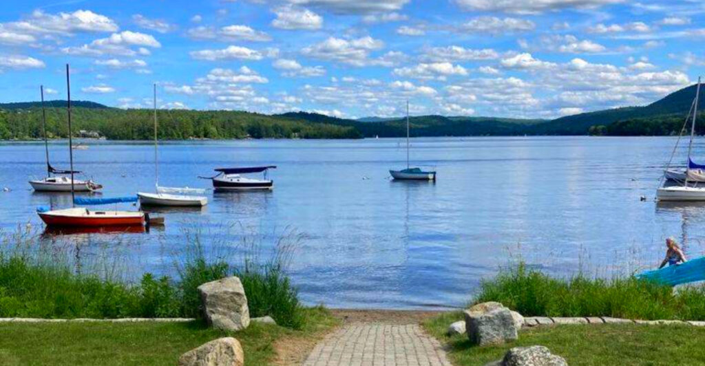 13 New Hampshire Lakes Perfect for Kayaking, Swimming, and Relaxing