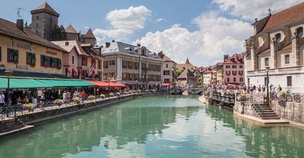 14 Historic Canal Cities That Prove Venice Is Not The Only Place Worth Wandering