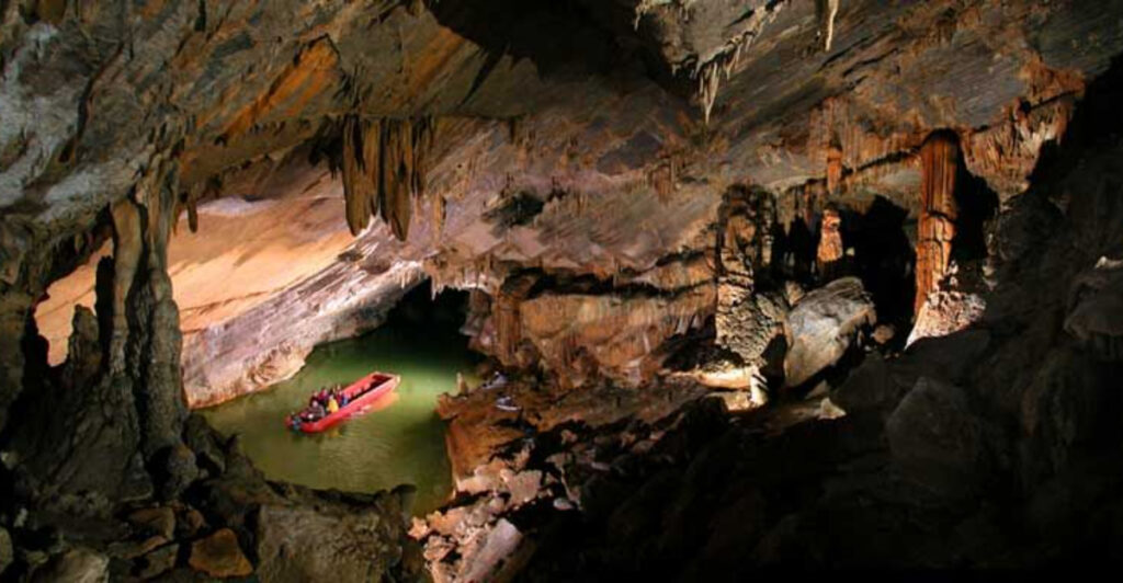 15 Famous Caves In America’s Most Cave Rich States