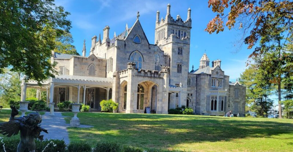 20 Affordable New York Day Trips for Beaches, Waterfalls, Small Towns, and Mountain Views