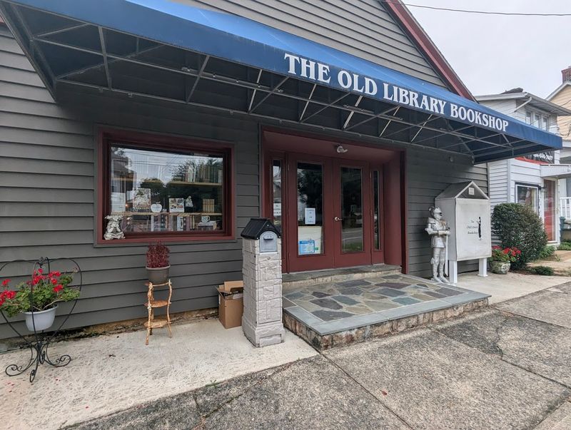 A Bookshop Born From a Real Library A Bookshop Born From a Real Library