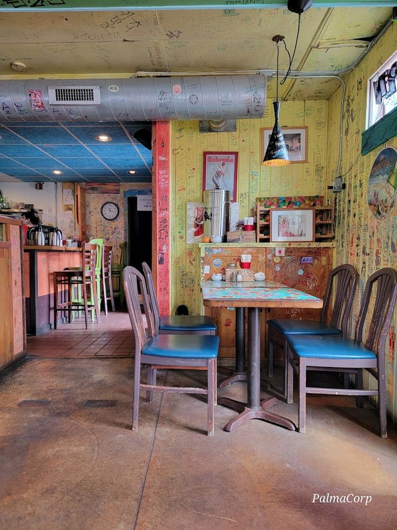 A Cafe That Carries the Spirit of 1959 A Cafe That Carries the Spirit of 1959