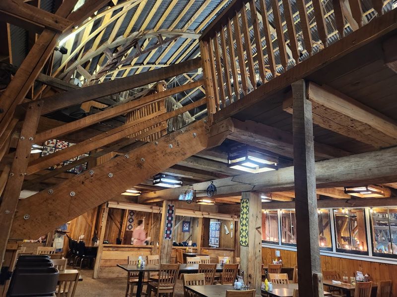 A Dining Room That Looks Like a Real Barn A Dining Room That Looks Like a Real Barn
