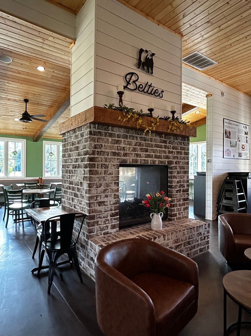 A Farmhouse Interior That Pulls You Right In A Farmhouse Interior That Pulls You Right In