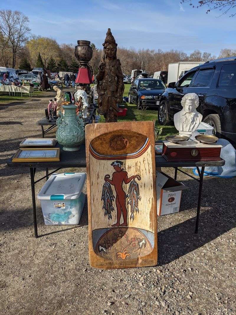 A Genuine Antique and Vintage Market A Genuine Antique and Vintage Market