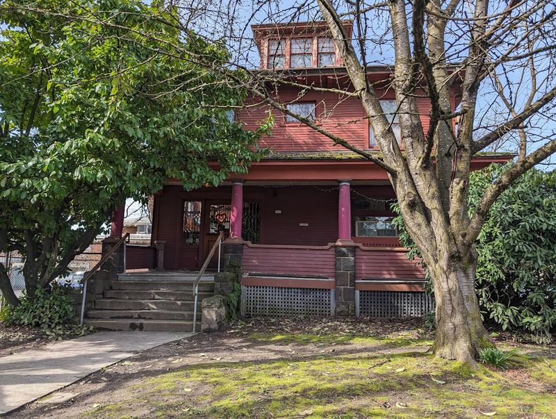 A Hidden House on SE 12th Avenue