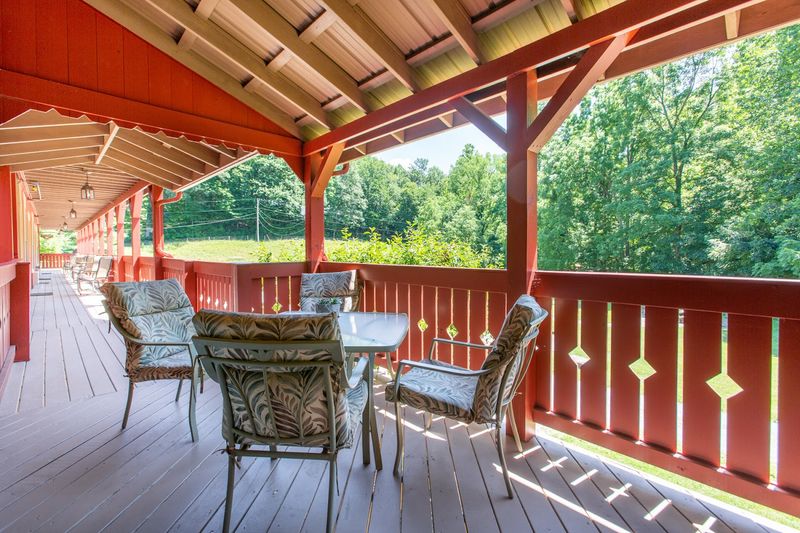 A Location That Puts Amish Country Within Easy Reach A Location That Puts Amish Country Within Easy Reach