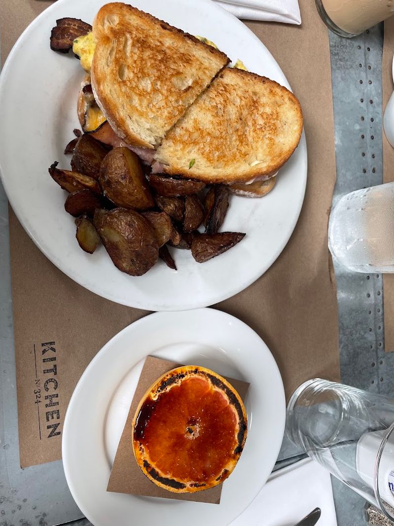 A Lunch Menu That Deserves Equal Attention A Lunch Menu That Deserves Equal Attention