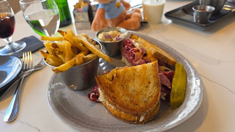 A Lunch Menu That Punches Above Its Weight A Lunch Menu That Punches Above Its Weight