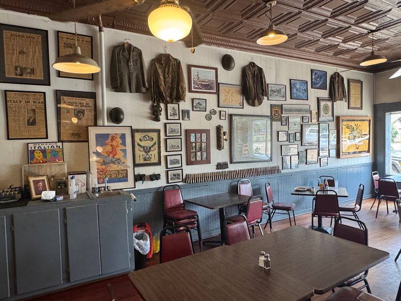 A Memphis Institution With Deep Roots on McLean Boulevard A Memphis Institution With Deep Roots on McLean Boulevard