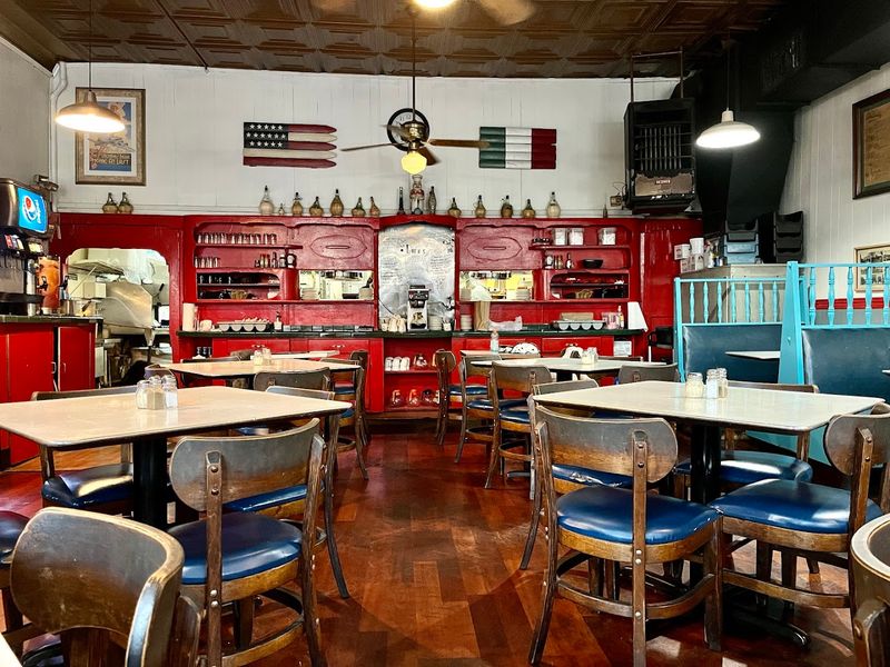 A Midtown Location With a Neighborhood Feel A Midtown Location With a Neighborhood Feel