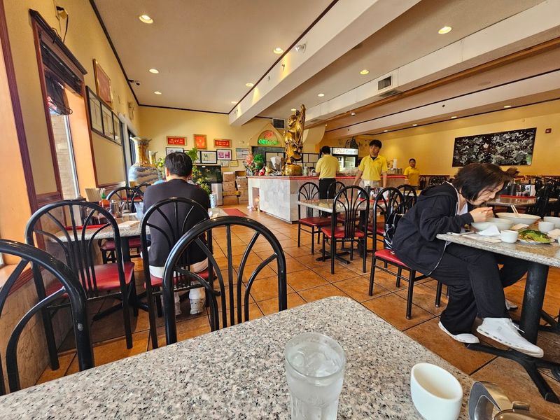 A No-Frills Space With Maximum Flavor A No-Frills Space With Maximum Flavor