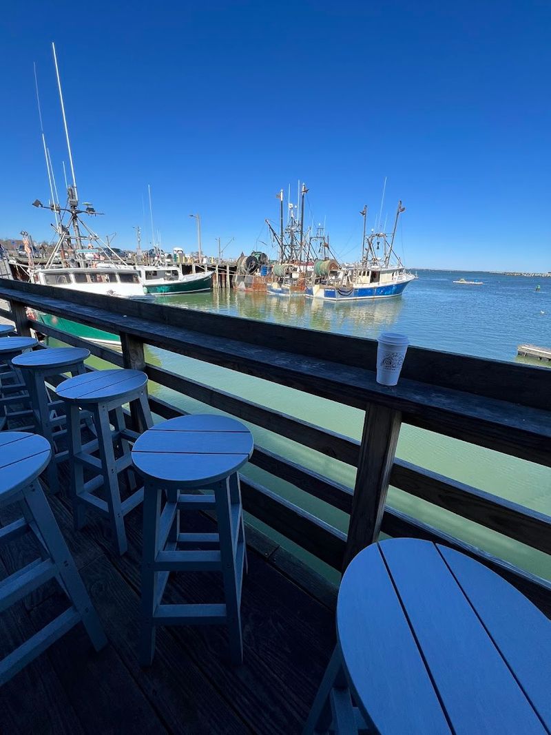 A Reliable Spot for Remote Work With a View A Reliable Spot for Remote Work With a View