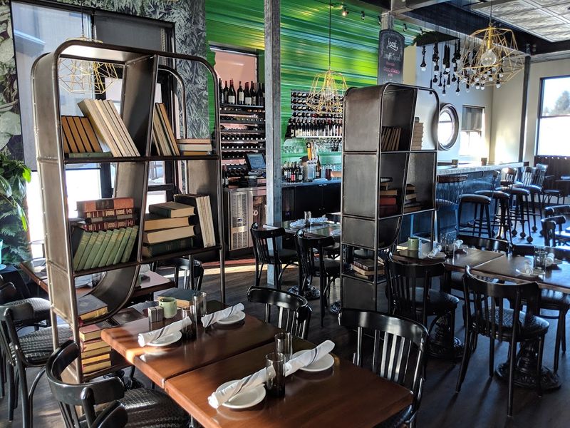 A Restaurant That Gives Back to Its Neighbors