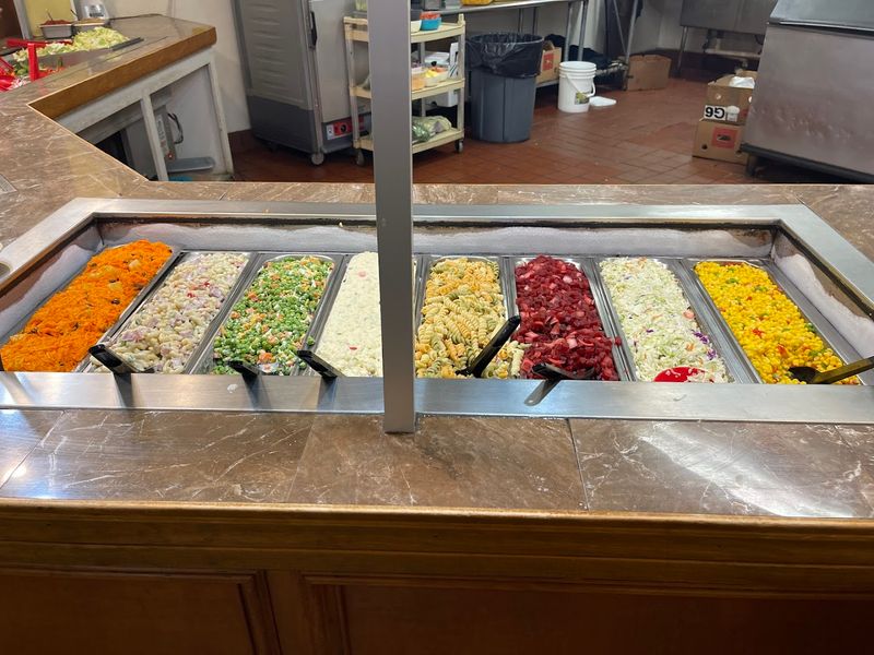 A Salad Bar That Earns Its Place A Salad Bar That Earns Its Place