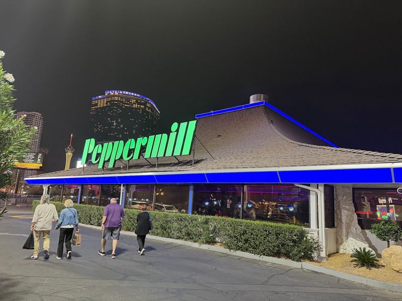 A Strip Landmark That Has Never Needed a Makeover A Strip Landmark That Has Never Needed a Makeover