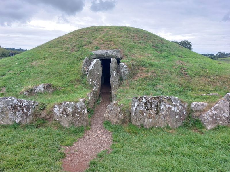 Alban Hefin at Bryn Celli Ddu, Anglesey, Wales Alban Hefin at Bryn Celli Ddu, Anglesey, Wales