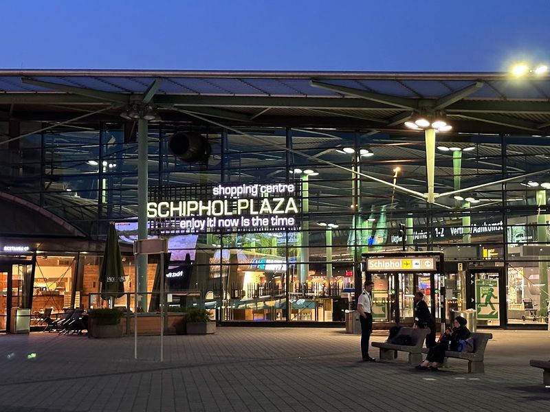 Amsterdam Schiphol Airport (AMS) - Netherlands