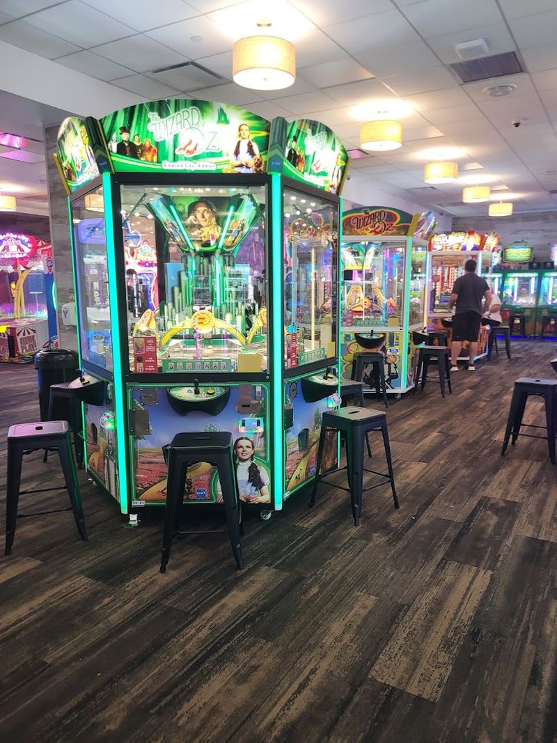 An Arcade That Can Carry the Whole Visit An Arcade That Can Carry the Whole Visit