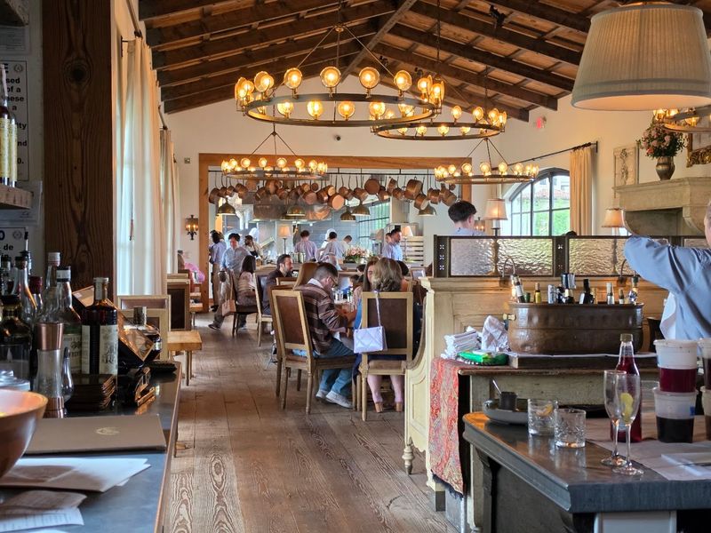 An Open Kitchen That Becomes Part of the Show