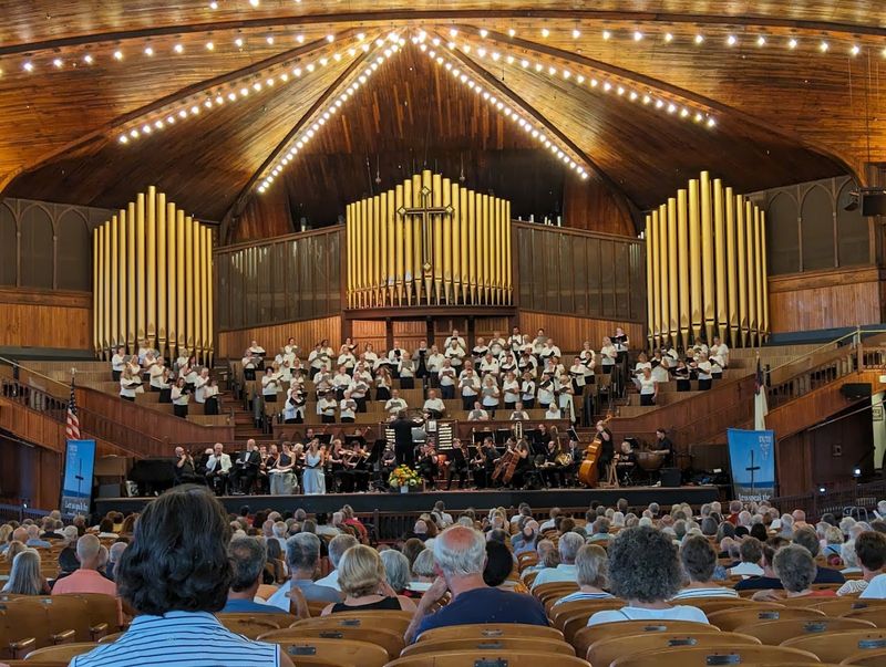 An Organ That Commands Attention An Organ That Commands Attention