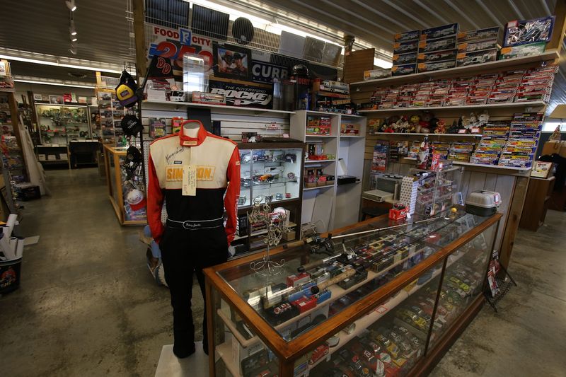 Antiques, Collectibles, and the Thrill of the Hunt Antiques, Collectibles, and the Thrill of the Hunt