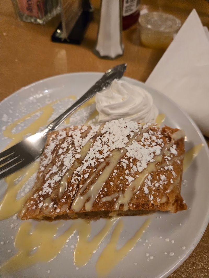 Apple Strudel to Close Things Out Right Apple Strudel to Close Things Out Right