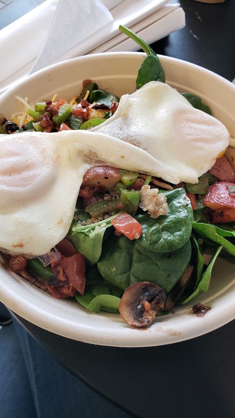 Bagels, Bowls, and the Art of the Customizable Breakfast