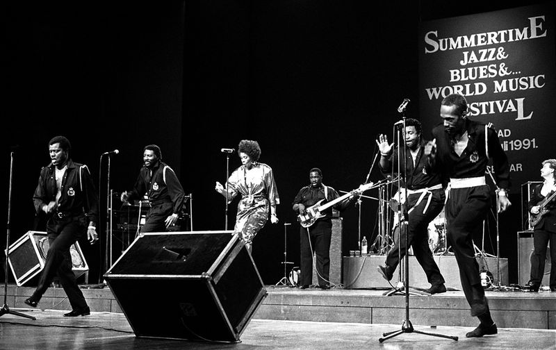 Ball of Confusion (That's What the World Is Today) – The Temptations Ball of Confusion (That's What the World Is Today) – The Temptations