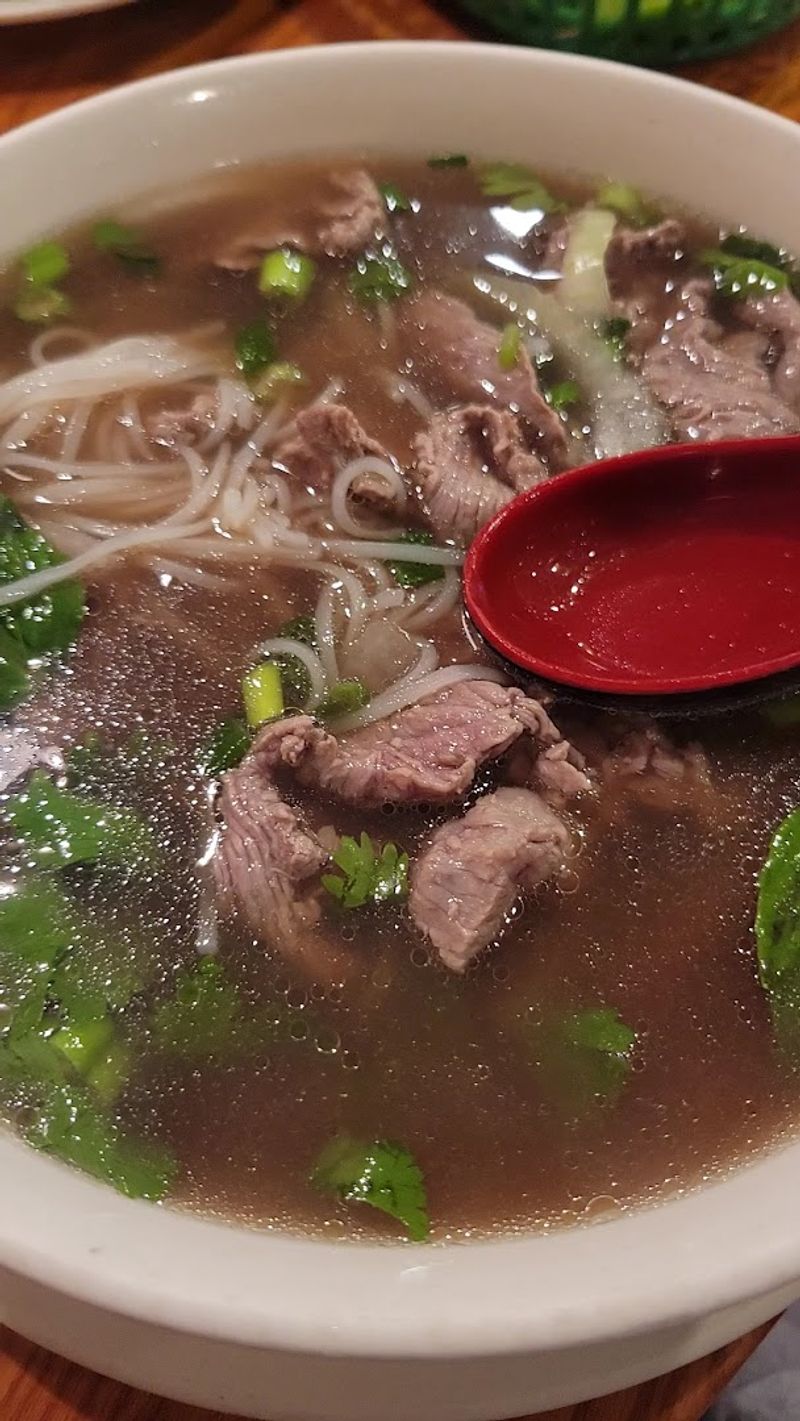 Big Bowls, Small Prices, and When to Show Up Big Bowls, Small Prices, and When to Show Up