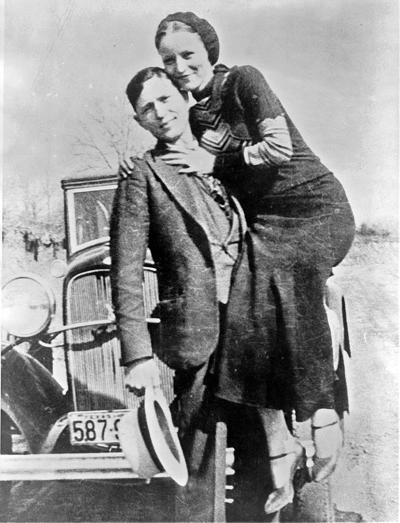 Bonnie and Clyde's Habit of Visiting Family Between Robberies Bonnie and Clyde's Habit of Visiting Family Between Robberies