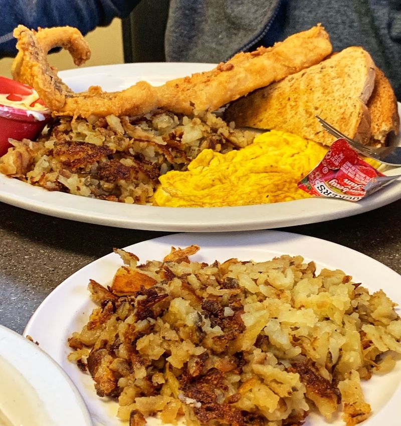 Breakfast Plates So Big They Become the Conversation